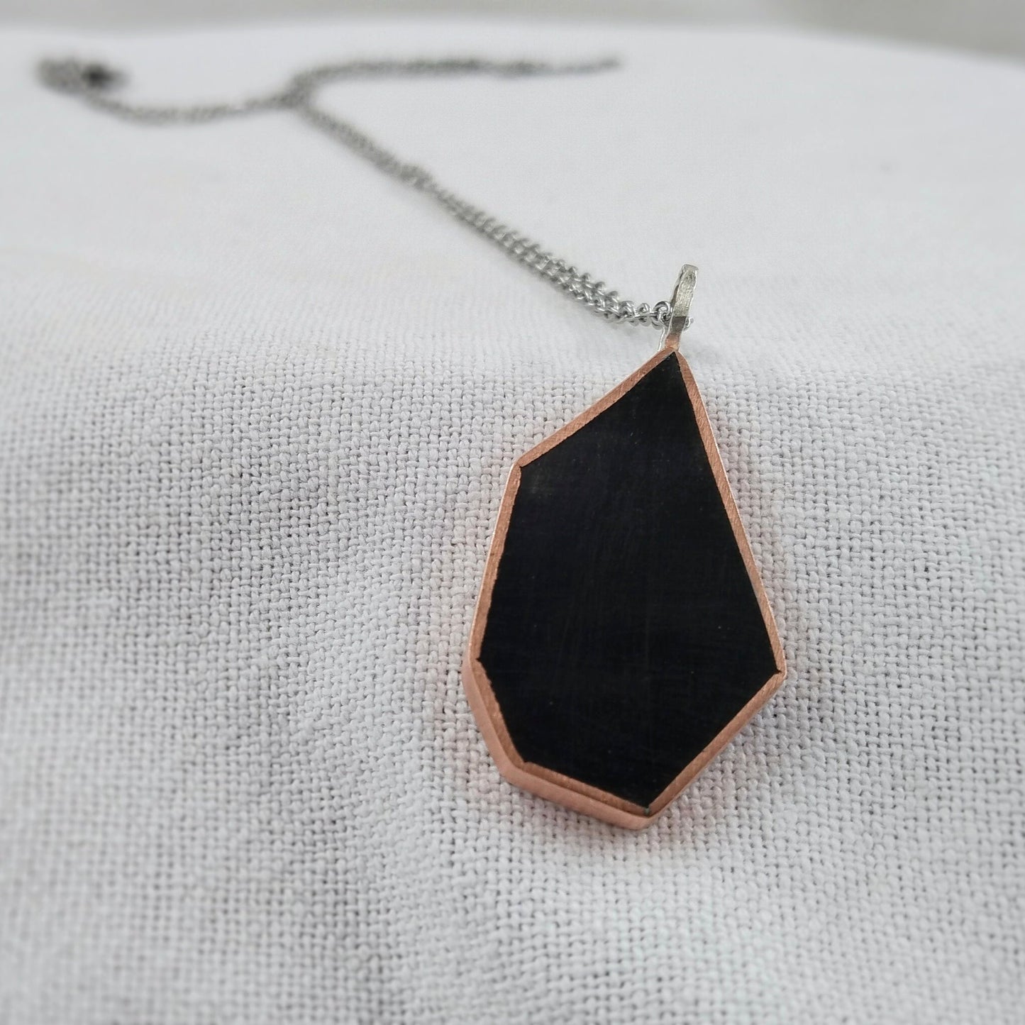 Space Drop Black Necklace