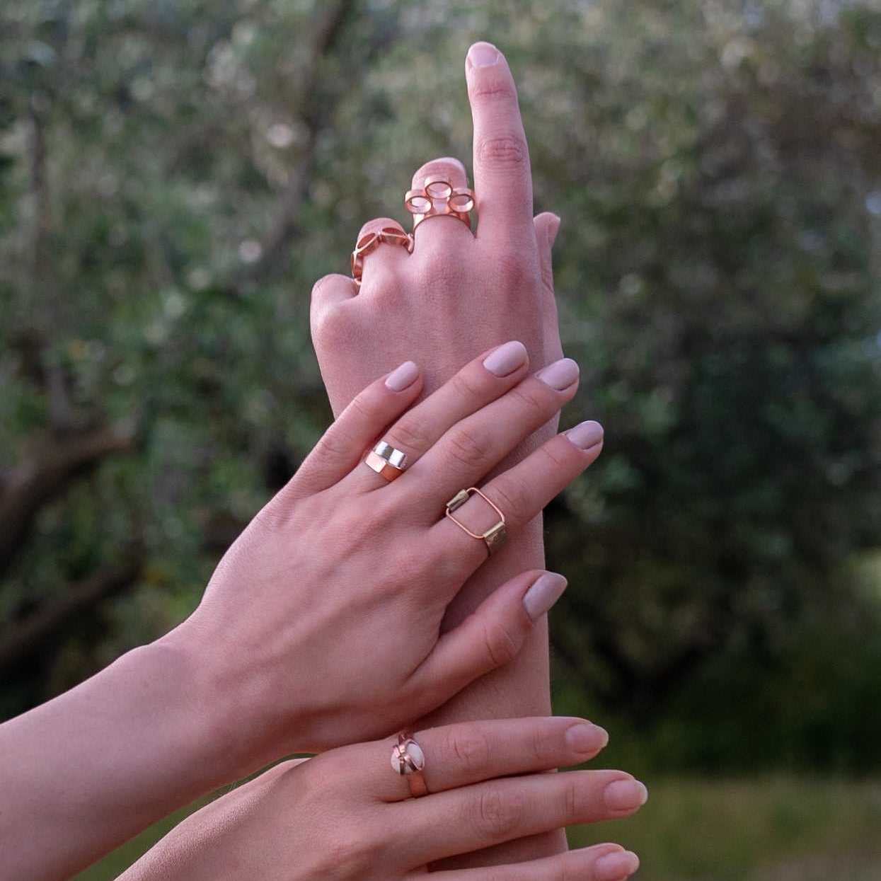 Seven roulettes ring