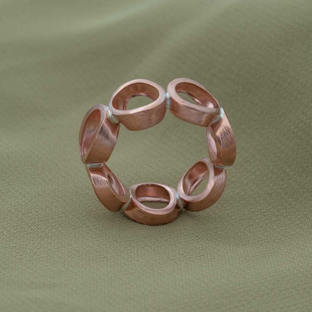 Seven roulettes ring