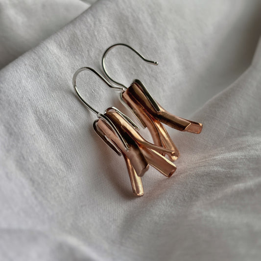 Κρίνος Σκουλαρίκια